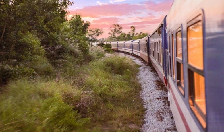 luxury-train-vietnam-the-vietage
