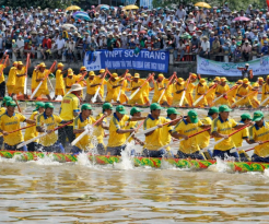 Ok Om Bok Festival (Moon Offering Festival)